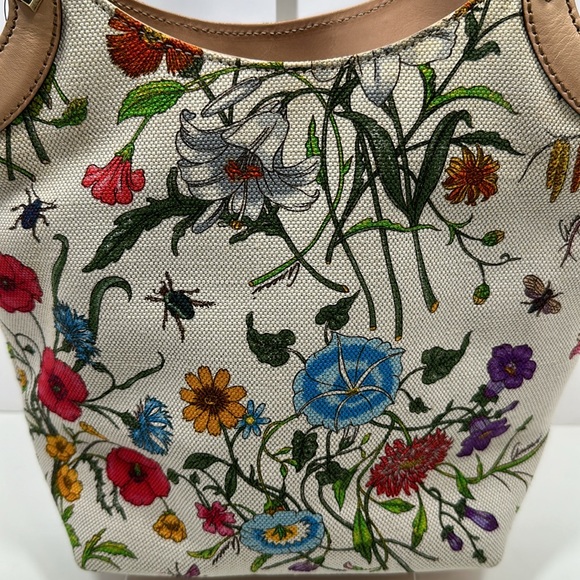 ⚡️SALE⚡️Authenticated GUCCI Flora Handbag with Bamboo Handles - Picture 4 of 15